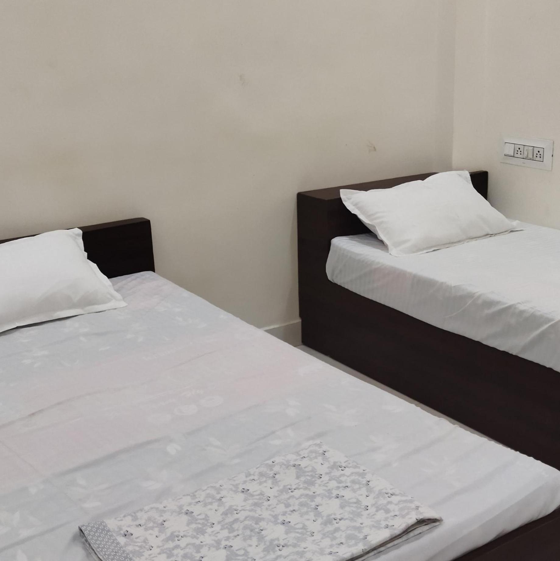 Shree Gajlaxmi Hotel Walking Distance From Mahakaleswar Ujjain Eksteriør bilde