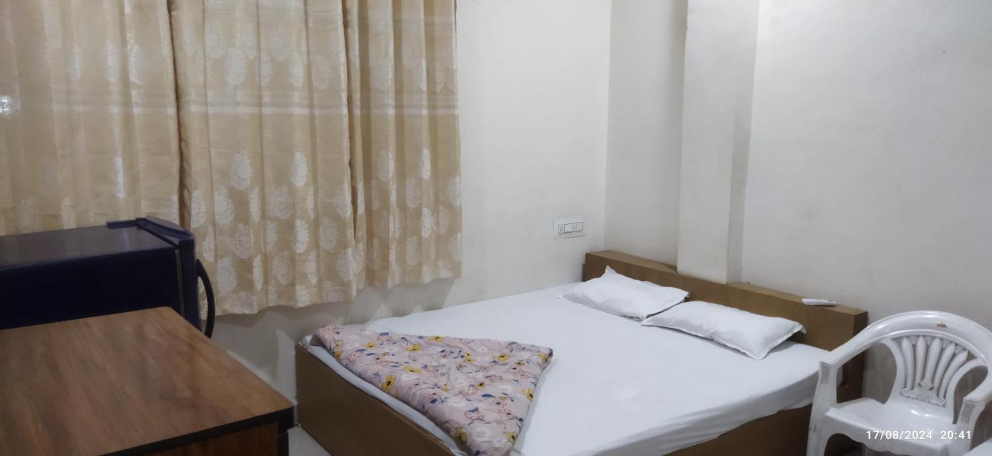 Shree Gajlaxmi Hotel Walking Distance From Mahakaleswar Ujjain Eksteriør bilde