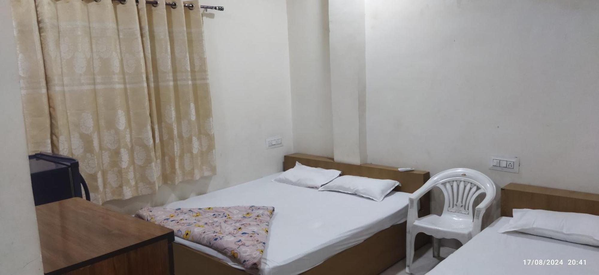 Shree Gajlaxmi Hotel Walking Distance From Mahakaleswar Ujjain Eksteriør bilde